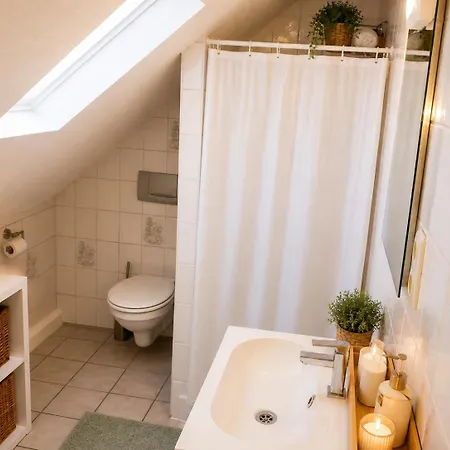 Appartement Dachstuebchen Nidderau, Modern, Gemuetlich Nahe Frankfurt *